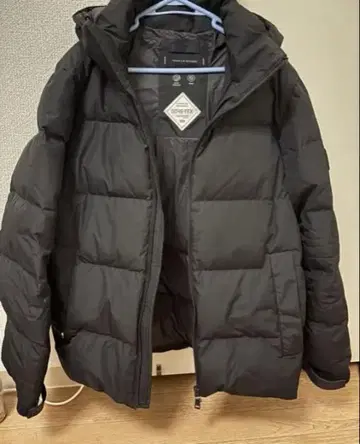 가격 인하 가능 GORE-TEX 블랙 후드 부착 다운 자켓