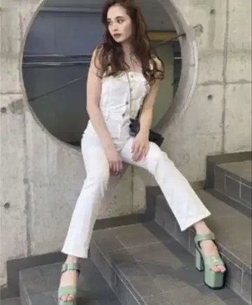 EMODA 화이트 살로펫 플레어