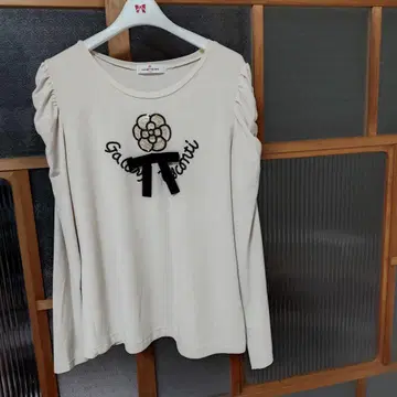 새상품급 비스콘티 레어템 로고 까멜리아 티셔츠 3