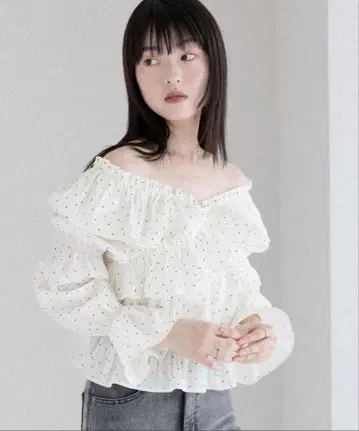 Heather 오프숄더 프릴 크로스 블라우스