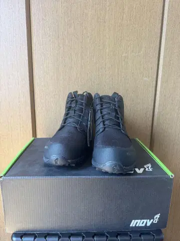 새상품 INOV8 아웃도어 트레킹 하이킹 GORE-TEX 23.5cm
