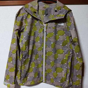 THE NORTH FACE 마운틴 후드티 나뭇잎 같은 무늬
