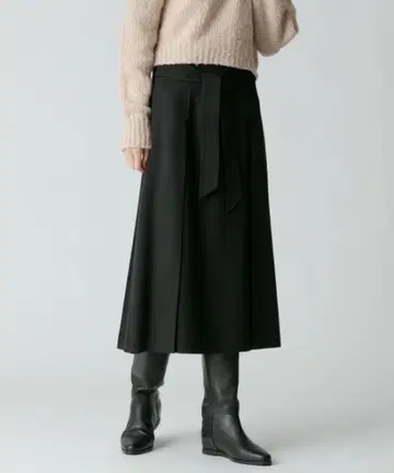 allureville 사이드 턱 플레어 스커트 블랙