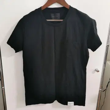 Fancy Dress 블랙 T셔츠 크루넥 포켓 부착