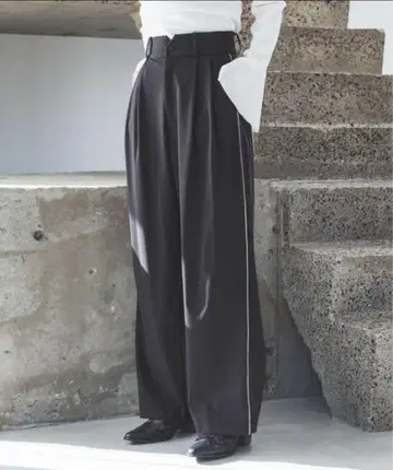 JEANASIS 다이버 라인 턱 팬츠 블랙