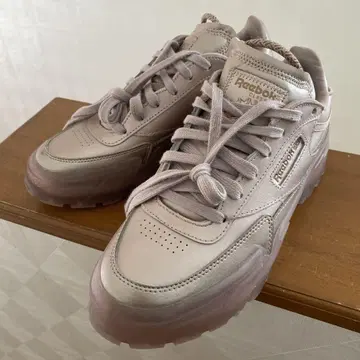 Reebok x CARDI B 샴페인 골드 24.0 새상품급