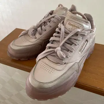 [ 새상품급 ] Reebok x CARDI B 샴페인 골드 24.0