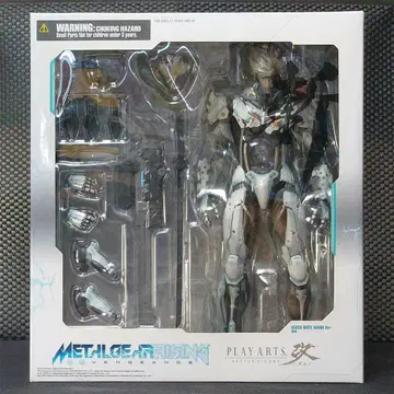 메탈기어 라이징 PLAYARTS 라이덴 White Armor Ver.
