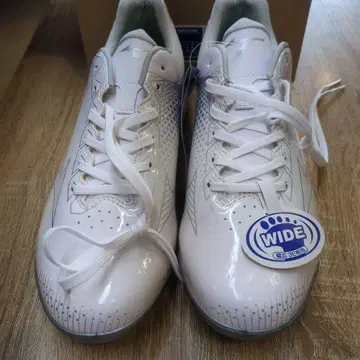 화이트 와이드 스파이크 슈즈 새상품 27cm