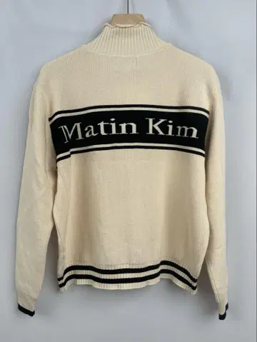 Matin Kim 아이보리 로고 가디건