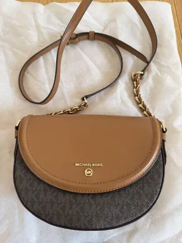 MICHAEL KORS 하프문 숄더백
