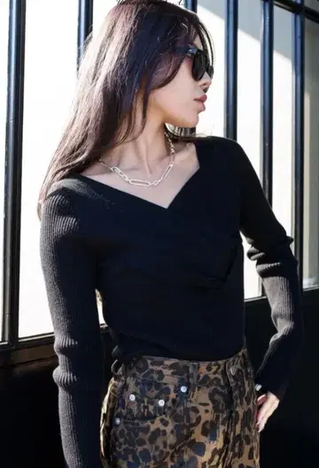 그램립스 랩 디테일 니트탑 블랙
