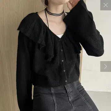 새상품급 CAPRICIEUX LE'MAGE 모헤어 프릴 V넥 가디건 블랙