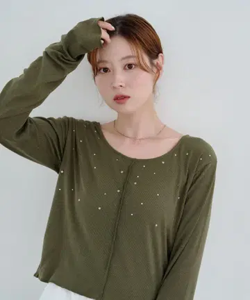 kastane/올리브색 비즈 장식 긴팔 T셔츠
