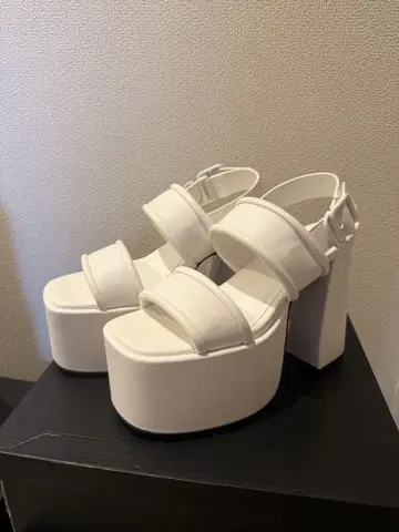 EMODA PLUMP COVER SANDAL wht