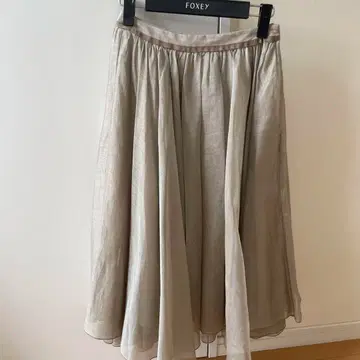 FOXEY 베이지 플레어 스커트