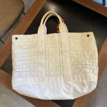 L.E.D.BITES 화이트 나일론 토트백