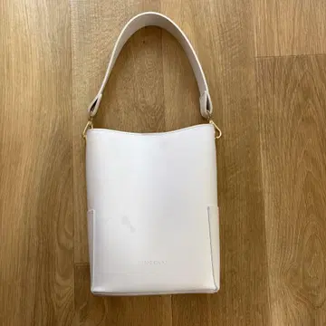 랑데부 화이트 토트백