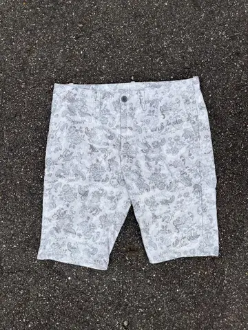 EPOCA UOMO 페이즐리 무늬 화이트 x 그레이 숏팬츠 골프 대응