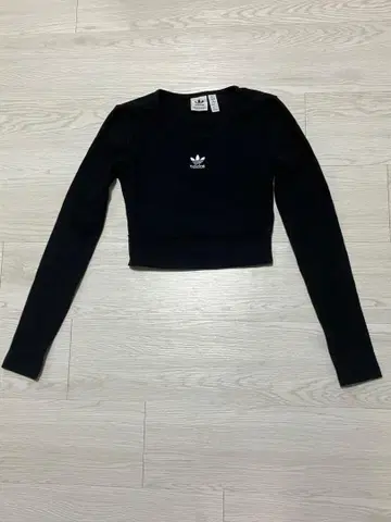 adidas 크롭 기장 헤이세이 갸루 핏 T y2k