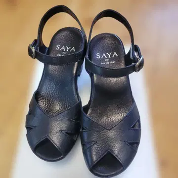 SAYA 블랙 하이힐 오픈토