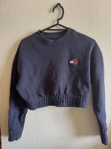 TOMMY JEANS 네이비 크롭 맨투맨 M