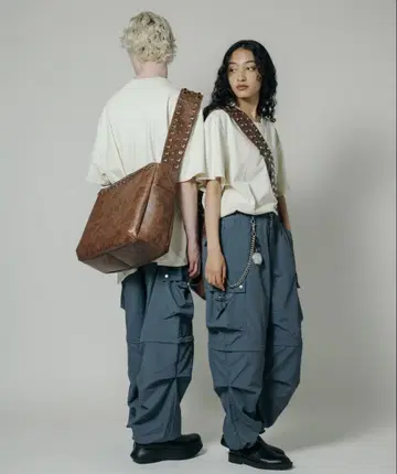 viedit 스터드 태슬 숄더백 브라운