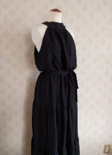 블랙 여배우풍 슬리브리스 롱 원피스