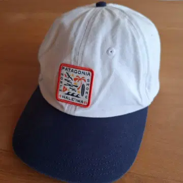 하와이 한정판 Patagonia 자수 로고 캡 화이트/네이비