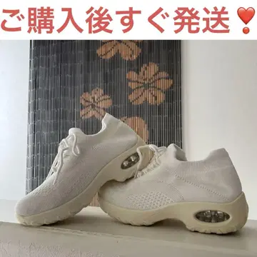 화이트 메쉬 스니커즈 에어쿠션