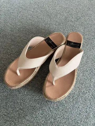 Gianvito Rossi 베이지 플립플랍 37