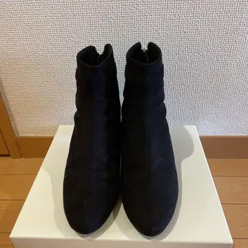 블랙 스웨이드 숏부츠 힐 6cm