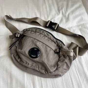 C.P. Company 씨피 컴퍼니 바디백 숄더백