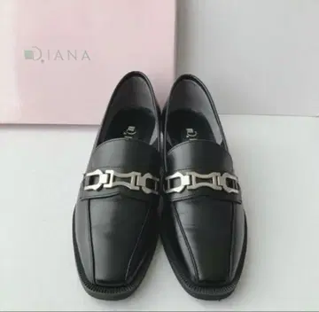 새상품급 DIANA 비트 금장 장식 로퍼 천연 가죽 블랙 22cm