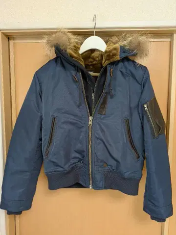샷 MANUFACTURERS OF FINE SPORTSWEAR