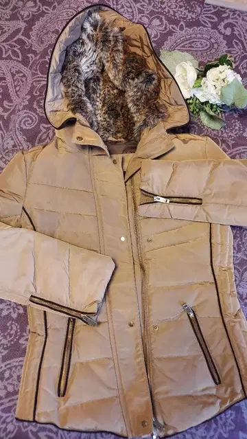 ZARA 후드 부착 점퍼