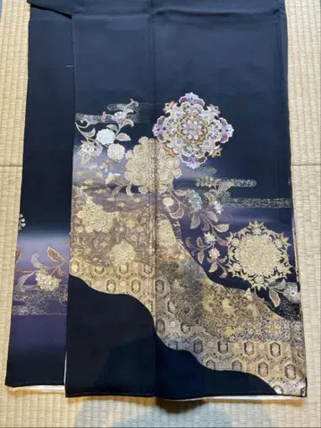 호화찬란 블랙 전통 예복 기모노 꽃무늬 자수 실크제