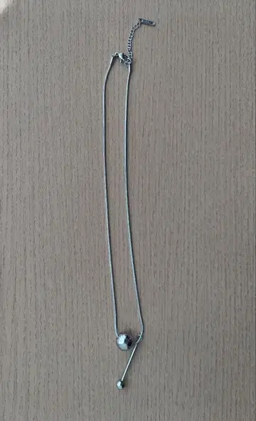 심플 실버 목걸이 볼 디자인
