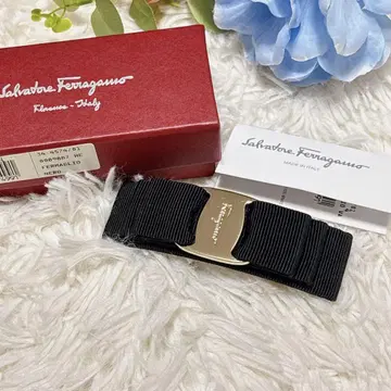 Salvatore Ferragamo 페라가모 블랙 x 골드 머리핀