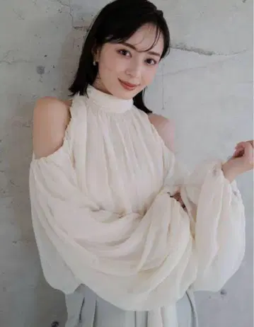 [정품] anuans 쉬폰 볼륨 블라우스 에크루