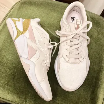 Puma 화이트 스니커즈 가죽 골드 악센트
