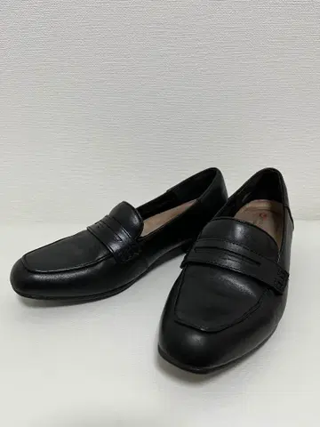 컨디션 최상 Clarks 가죽 로퍼 블랙 23cm