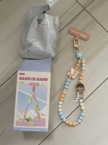 POP MART HAND IN HAND KUBO SPACE 폰 참