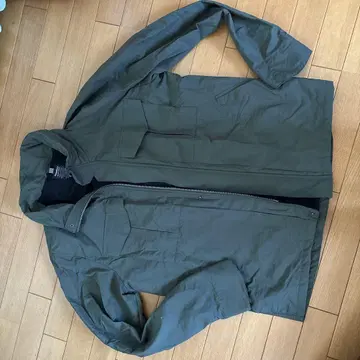 올리브색 후드 부착 마운틴 후드티