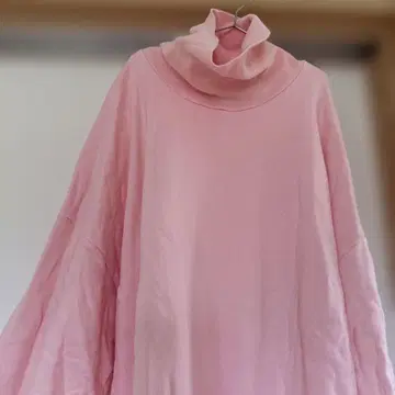 미사용품 쿠메 섬유/빅 터틀넥 맨투맨 핑크 레어 완판템