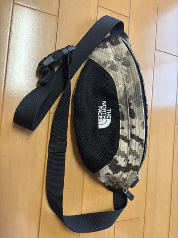 THE NORTH FACE 카모플라쥬 숄더백