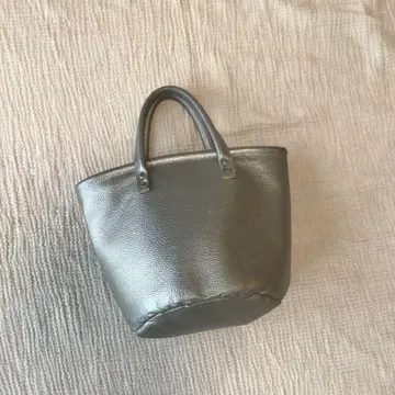 크림 컴퍼니 교토 버킷 토트백 실버 글로브 레더