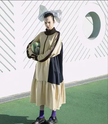 forksy. 하프 지퍼 라인 배색 트랙 저리 원피스