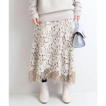 이에나 레이스 밑단 플레어 스커트