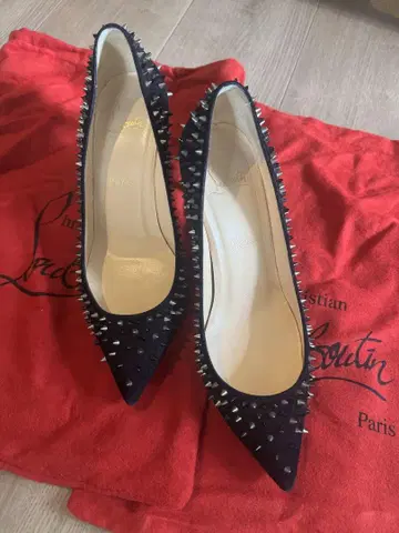 Christian Louboutin 스파이크 펌프스 블랙